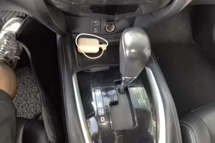 Used Nissan X-Trail 2015 2.0L CVT Comfort MAX Edition 2WD Gear Lever