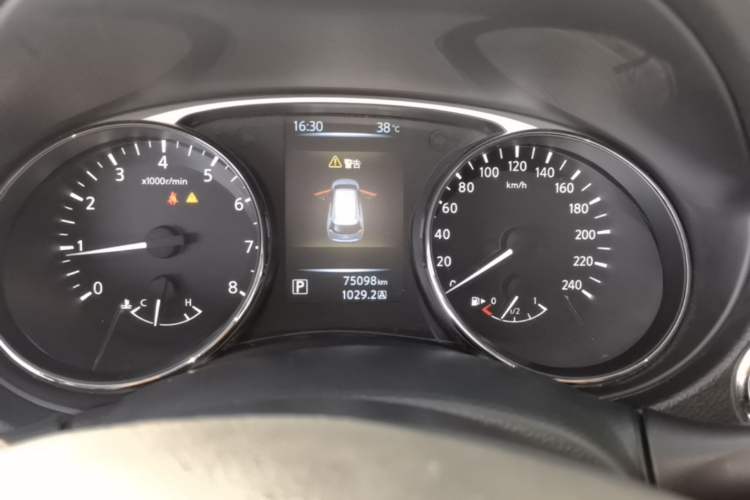 Used Nissan X-Trail 2015 2.0L CVT Comfort MAX Edition 2WD Instrument Cluster