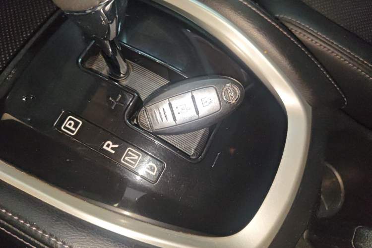 Used Nissan X-Trail 2015 2.0L CVT Comfort MAX Edition 2WD Interior 1