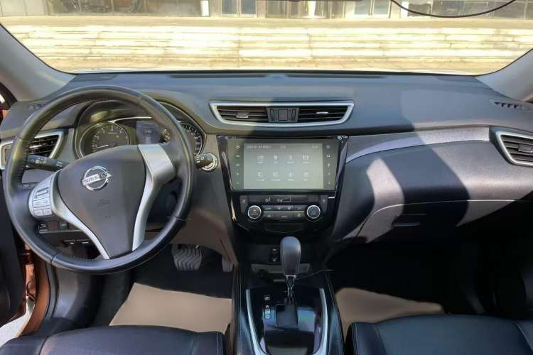 Used Nissan X-Trail 2015 2.5L CVT Leading MAX Edition 4WD Interior 1