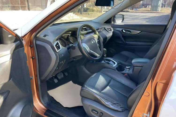 Used Nissan X-Trail 2015 2.5L CVT Leading MAX Edition 4WD Interior 2