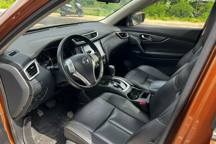 Used Nissan X-Trail 2015 2.0L CVT Comfort MAX Edition 2WD Interior 4
