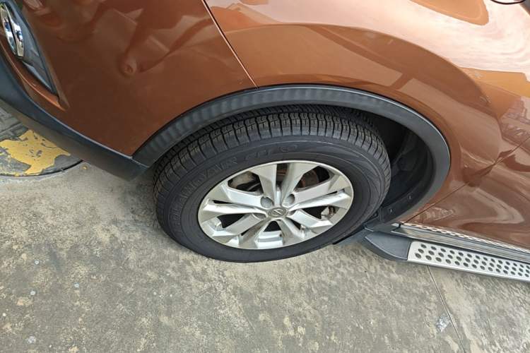 Used Nissan X-Trail 2015 2.0L CVT Comfort MAX Edition 2WD Left Front Wheel Hub