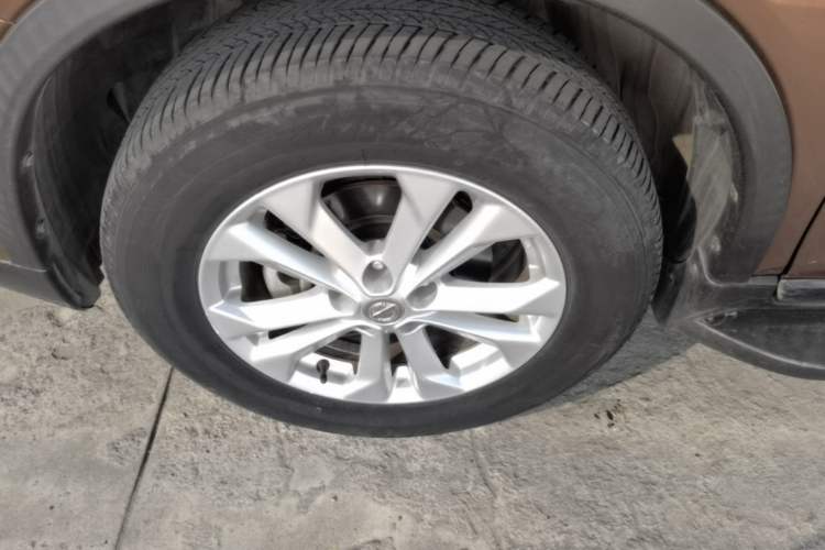 Used Nissan X-Trail 2015 2.0L CVT Comfort MAX Edition 2WD Left Front Wheel Hub