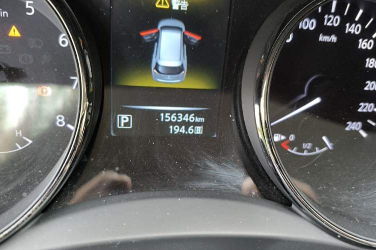 Used Nissan X-Trail 2015 2.0L CVT Comfort MAX Edition 2WD Odometer Close Up