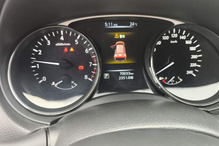 Used Nissan X-Trail 2015 2.0L CVT Comfort MAX Edition 2WD Odometer Close Up