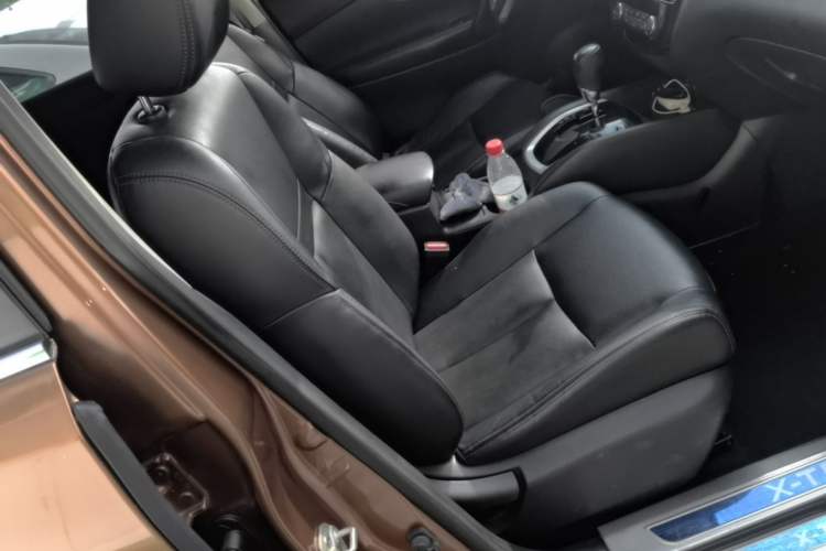 Used Nissan X-Trail 2015 2.0L CVT Comfort MAX Edition 2WD Right Front Seat