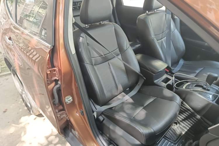 Used Nissan X-Trail 2015 2.0L CVT Comfort MAX Edition 2WD Right Front Seat