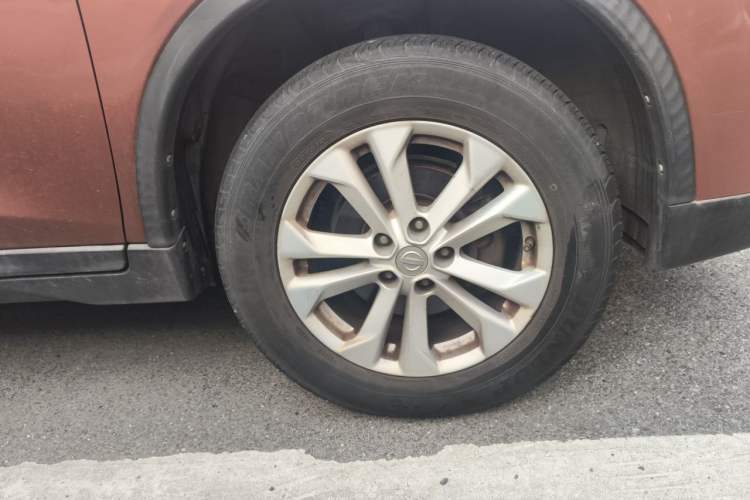 Used Nissan X-Trail 2015 2.0L CVT Comfort MAX Edition 2WD Right Front Wheel Hub