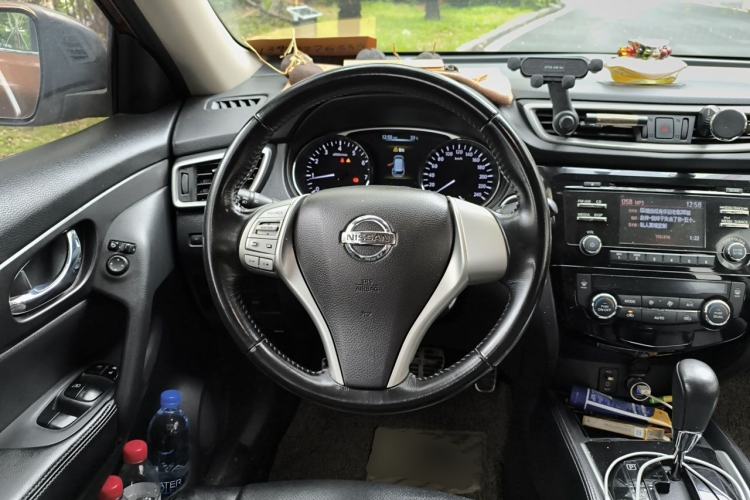 Used Nissan X-Trail 2015 2.0L CVT Comfort MAX Edition 2WD Steering Wheel