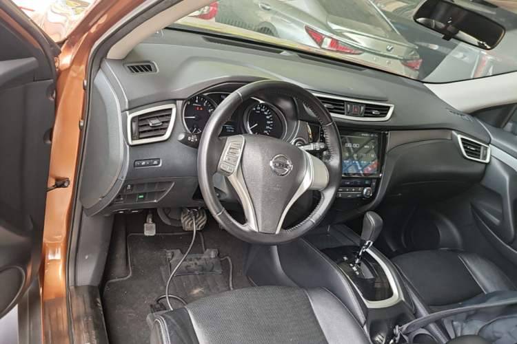 Used Nissan X-Trail 2015 2.0L CVT Comfort MAX Edition 2WD Steering Wheel