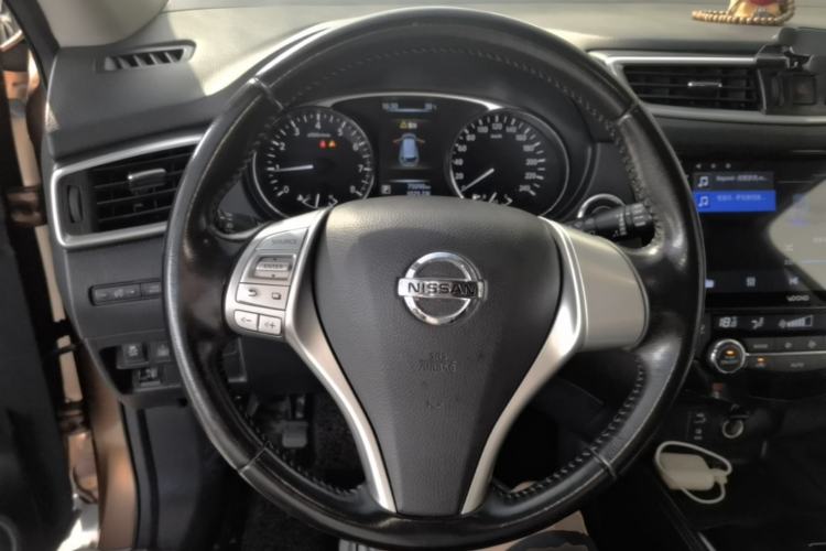 Used Nissan X-Trail 2015 2.0L CVT Comfort MAX Edition 2WD Steering Wheel