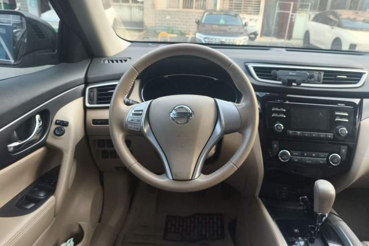 Used Nissan X-Trail 2015 2.0L CVT Comfort MAX Edition 2WD Steering Wheel