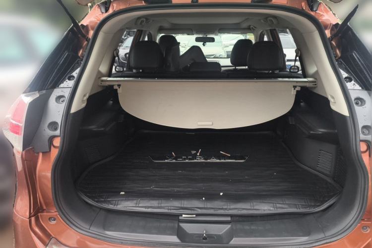 Used Nissan X-Trail 2015 2.0L CVT Comfort MAX Edition 2WD Trunk