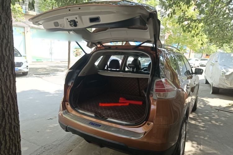 Used Nissan X-Trail 2015 2.0L CVT Comfort MAX Edition 2WD Trunk