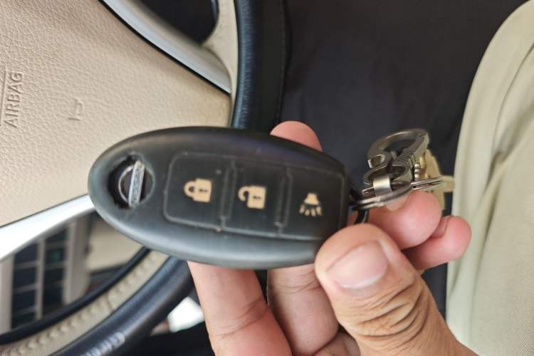 Used Nissan X-Trail 2015 2.0L CVT Comfort MAX Edition 2WD Vehicle Key
