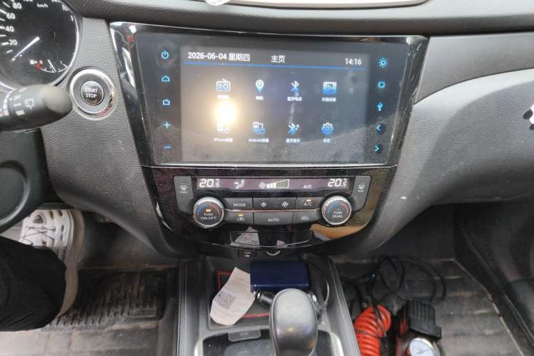 Used Nissan X-Trail 2015 2.0L CVT Comfort MAX Edition 2WD Audio And AC Panel