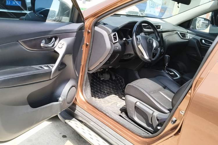 Used Nissan X-Trail 2015 2.0L CVT Comfort MAX Edition 2WD Driver Seat