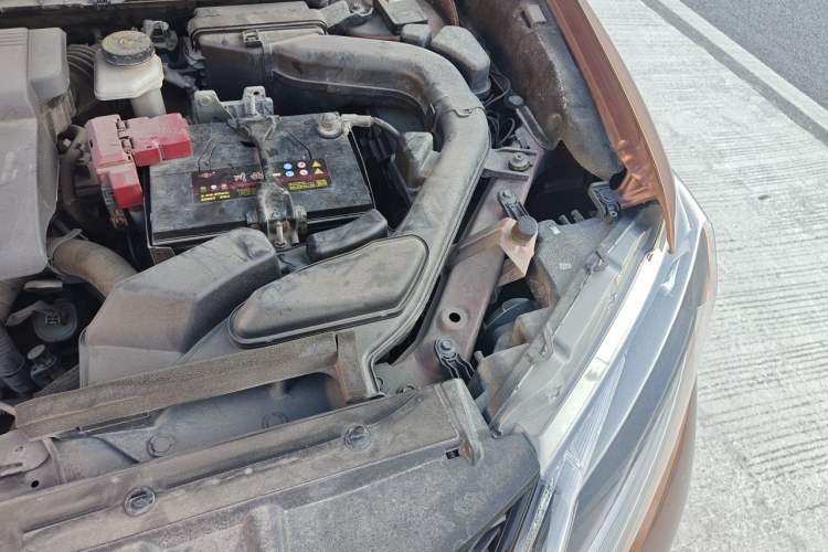 Used Nissan X-Trail 2015 2.0L CVT Comfort MAX Edition 2WD Engine Bay Left