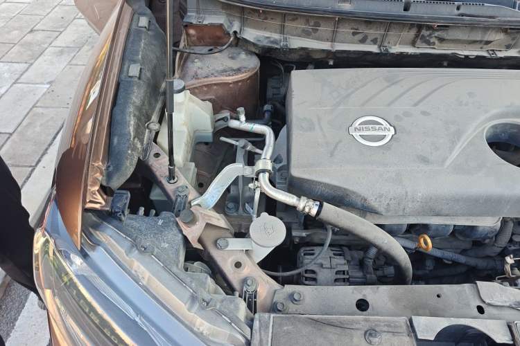 Used Nissan X-Trail 2015 2.0L CVT Comfort MAX Edition 2WD Engine Bay Right
