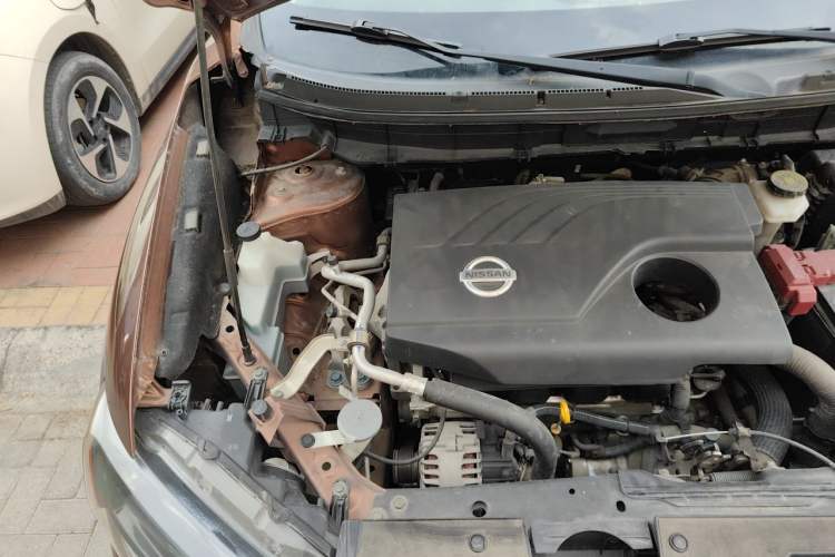 Used Nissan X-Trail 2015 2.0L CVT Comfort MAX Edition 2WD Engine Bay Right