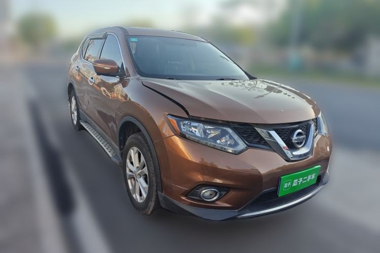 Used Nissan X-Trail 2015 2.0L CVT Comfort MAX Edition 2WD Front Right 45 Deg