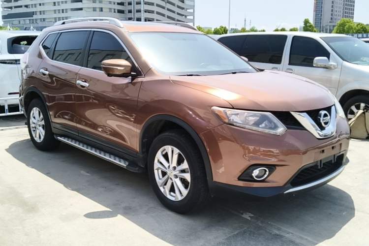 Used Nissan X-Trail 2015 2.0L CVT Comfort MAX Edition 2WD Front Right 45 Deg