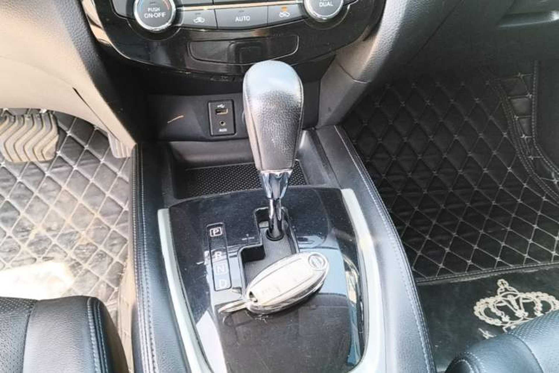 Used Nissan X-Trail 2015 2.0L CVT Comfort MAX Edition 2WD Gear Lever