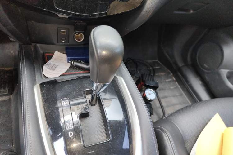 Used Nissan X-Trail 2015 2.0L CVT Comfort MAX Edition 2WD Gear Lever