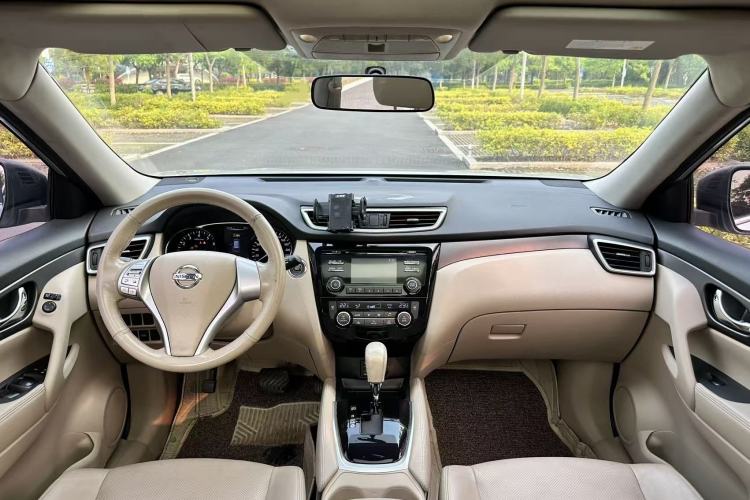 Used Nissan X-Trail 2015 2.0L CVT Comfort MAX Edition 2WD Interior 1