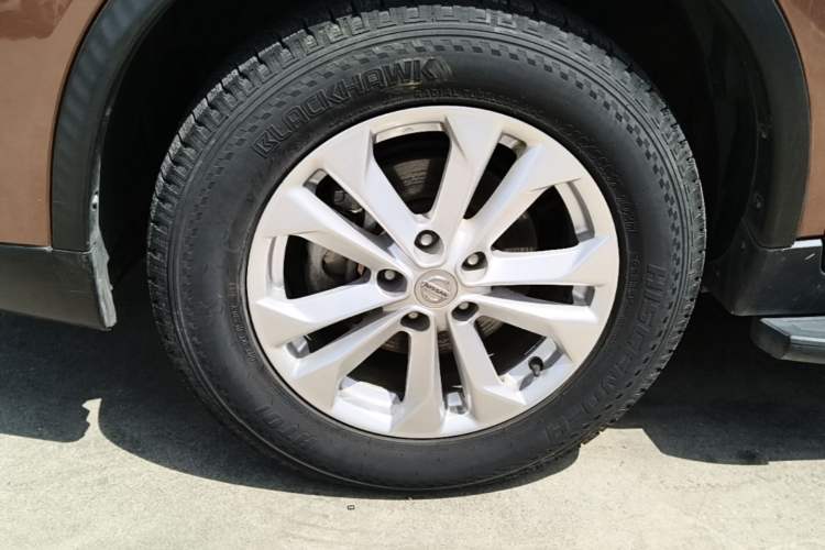Used Nissan X-Trail 2015 2.0L CVT Comfort MAX Edition 2WD Left Front Wheel Hub