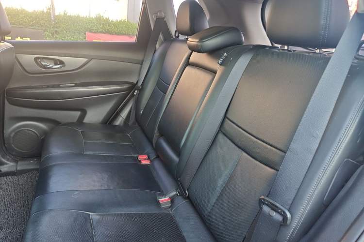 Used Nissan X-Trail 2015 2.0L CVT Comfort MAX Edition 2WD Left Rear Seat