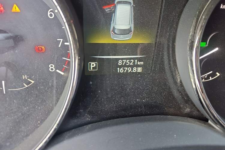 Used Nissan X-Trail 2015 2.0L CVT Comfort MAX Edition 2WD Odometer Close Up