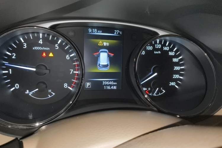 Used Nissan X-Trail 2015 2.0L CVT Comfort MAX Edition 2WD Odometer Close Up