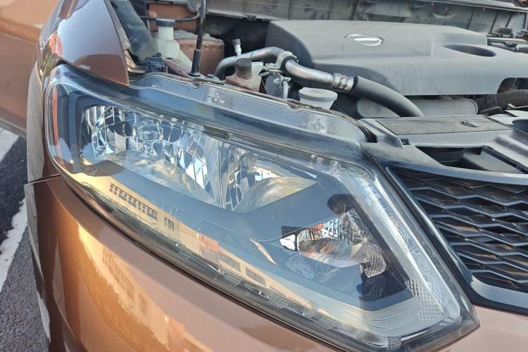 Used Nissan X-Trail 2015 2.0L CVT Comfort MAX Edition 2WD Right Front Headlight