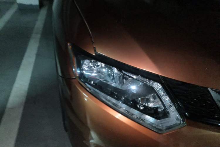 Used Nissan X-Trail 2015 2.0L CVT Comfort MAX Edition 2WD Right Front Headlight