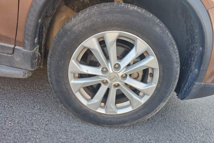 Used Nissan X-Trail 2015 2.0L CVT Comfort MAX Edition 2WD Right Front Wheel Hub