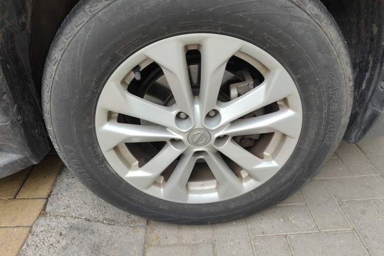 Used Nissan X-Trail 2015 2.0L CVT Comfort MAX Edition 2WD Right Front Wheel Hub