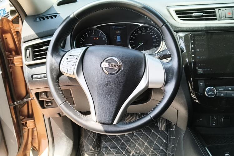 Used Nissan X-Trail 2015 2.0L CVT Comfort MAX Edition 2WD Steering Wheel