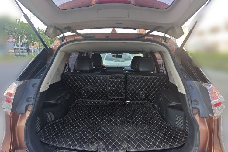 Used Nissan X-Trail 2015 2.0L CVT Comfort MAX Edition 2WD Trunk