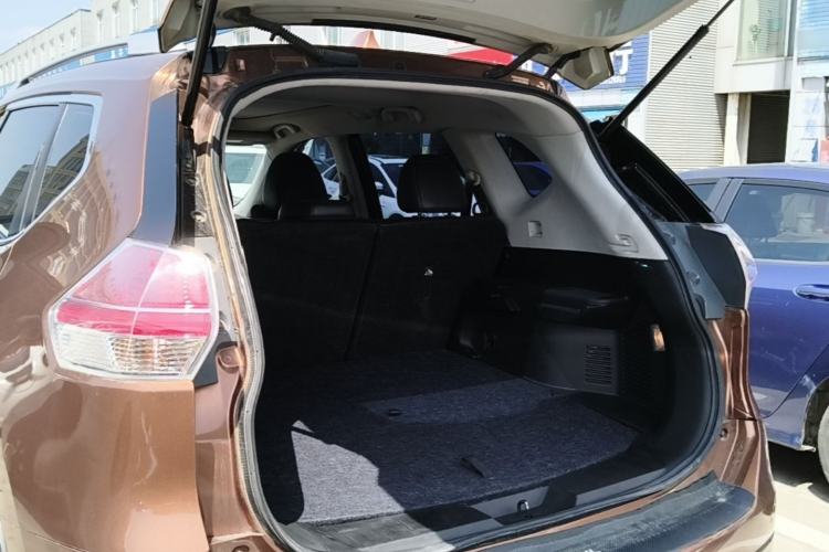 Used Nissan X-Trail 2015 2.0L CVT Comfort MAX Edition 2WD Trunk