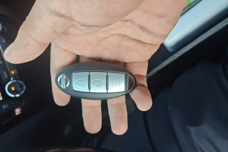 Used Nissan X-Trail 2015 2.0L CVT Comfort MAX Edition 2WD Vehicle Key