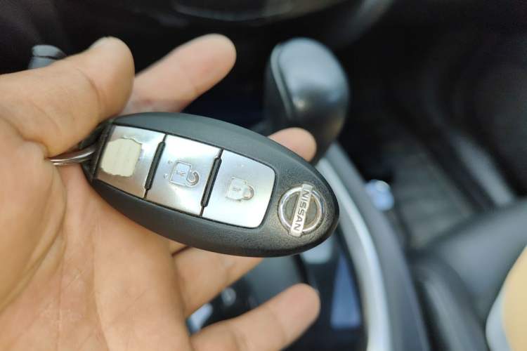 Used Nissan X-Trail 2015 2.0L CVT Comfort MAX Edition 2WD Vehicle Key