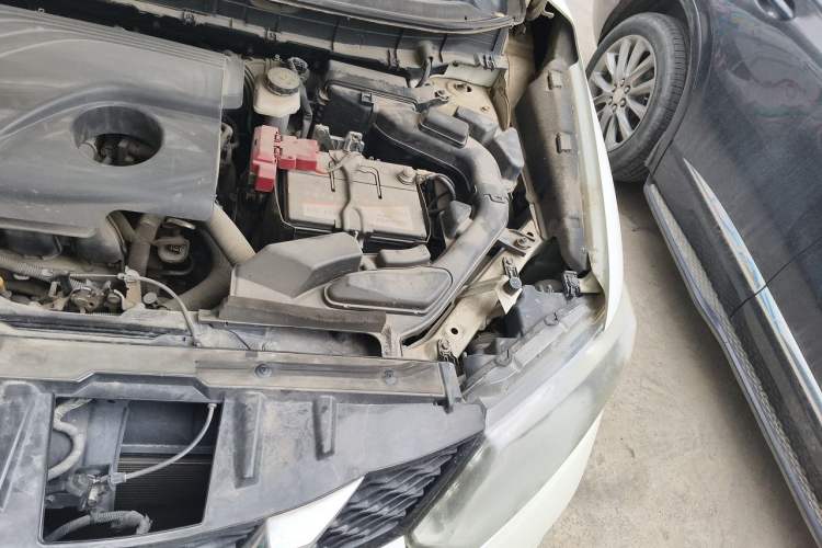 Used Nissan X-Trail 2015 2.0L CVT Comfort MAX Edition 2WD Engine Bay Left