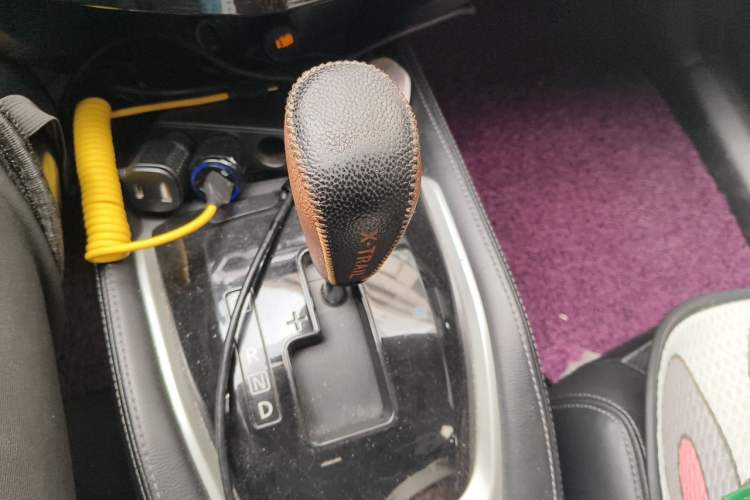 Used Nissan X-Trail 2015 2.0L CVT Comfort MAX Edition 2WD Gear Lever