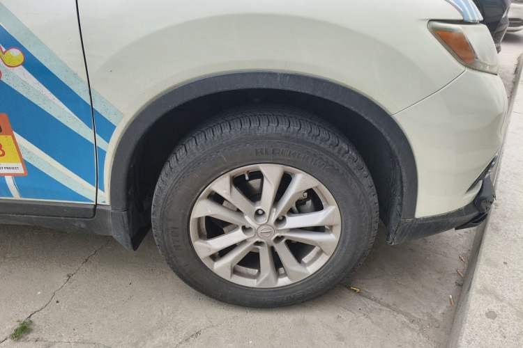 Used Nissan X-Trail 2015 2.0L CVT Comfort MAX Edition 2WD Right Front Wheel Hub