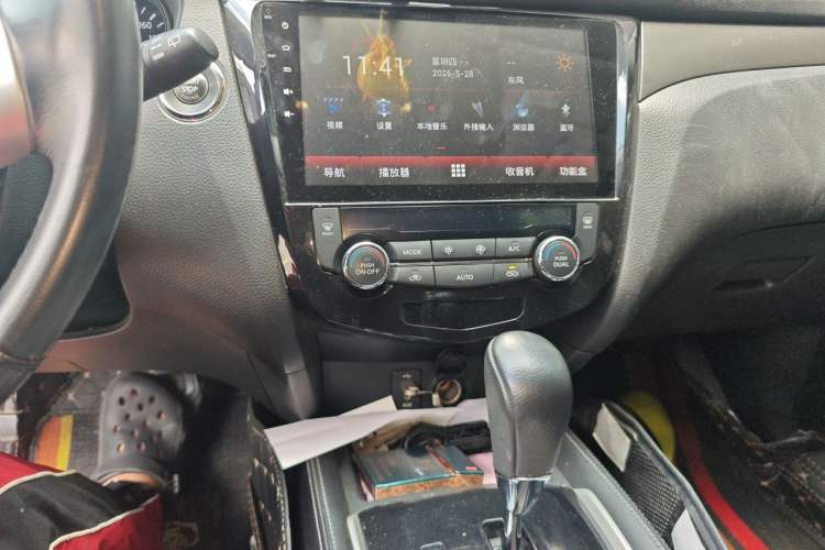 Used Nissan X-Trail 2015 2.0L CVT Comfort MAX Edition 2WD Audio And AC Panel