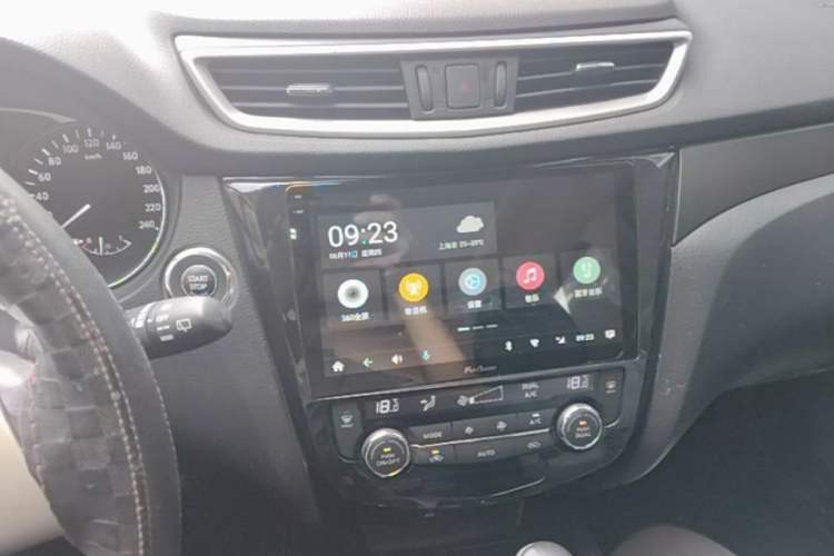 Used Nissan X-Trail 2015 2.0L CVT Comfort MAX Edition 2WD Audio And AC Panel