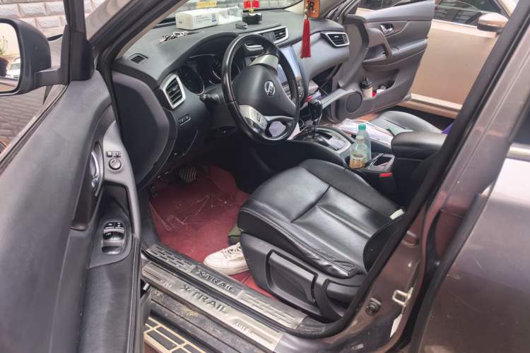 Used Nissan X-Trail 2015 2.0L CVT Comfort MAX Edition 2WD Driver Seat