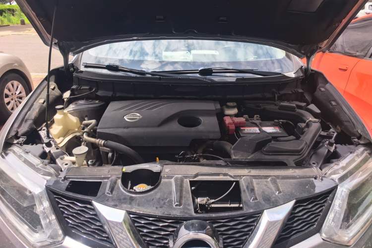 Used Nissan X-Trail 2015 2.0L CVT Comfort MAX Edition 2WD Engine Bay